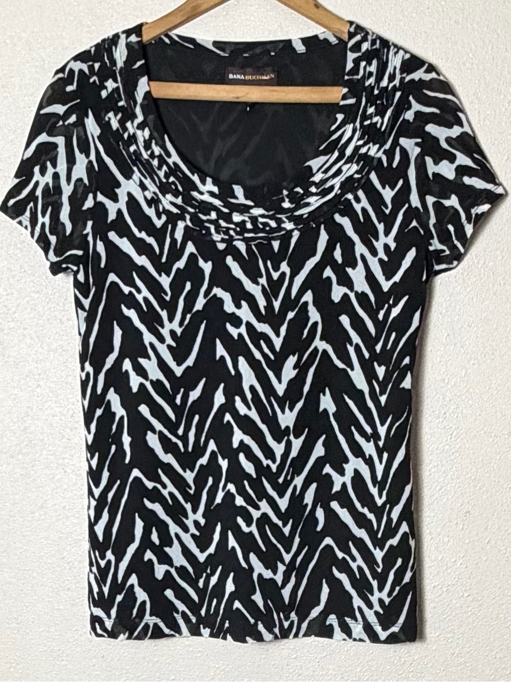 Dana Buchman Black and White Abstract Zebra Short Sleeve Top